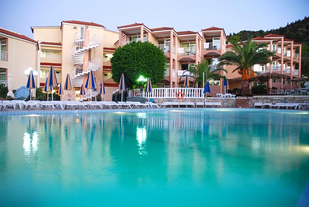 Admiral De Luxe Hotel 2*