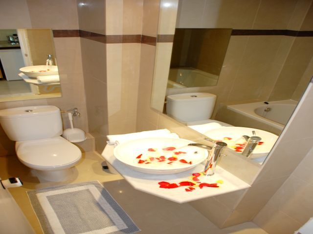 Admiral De Luxe Hotel