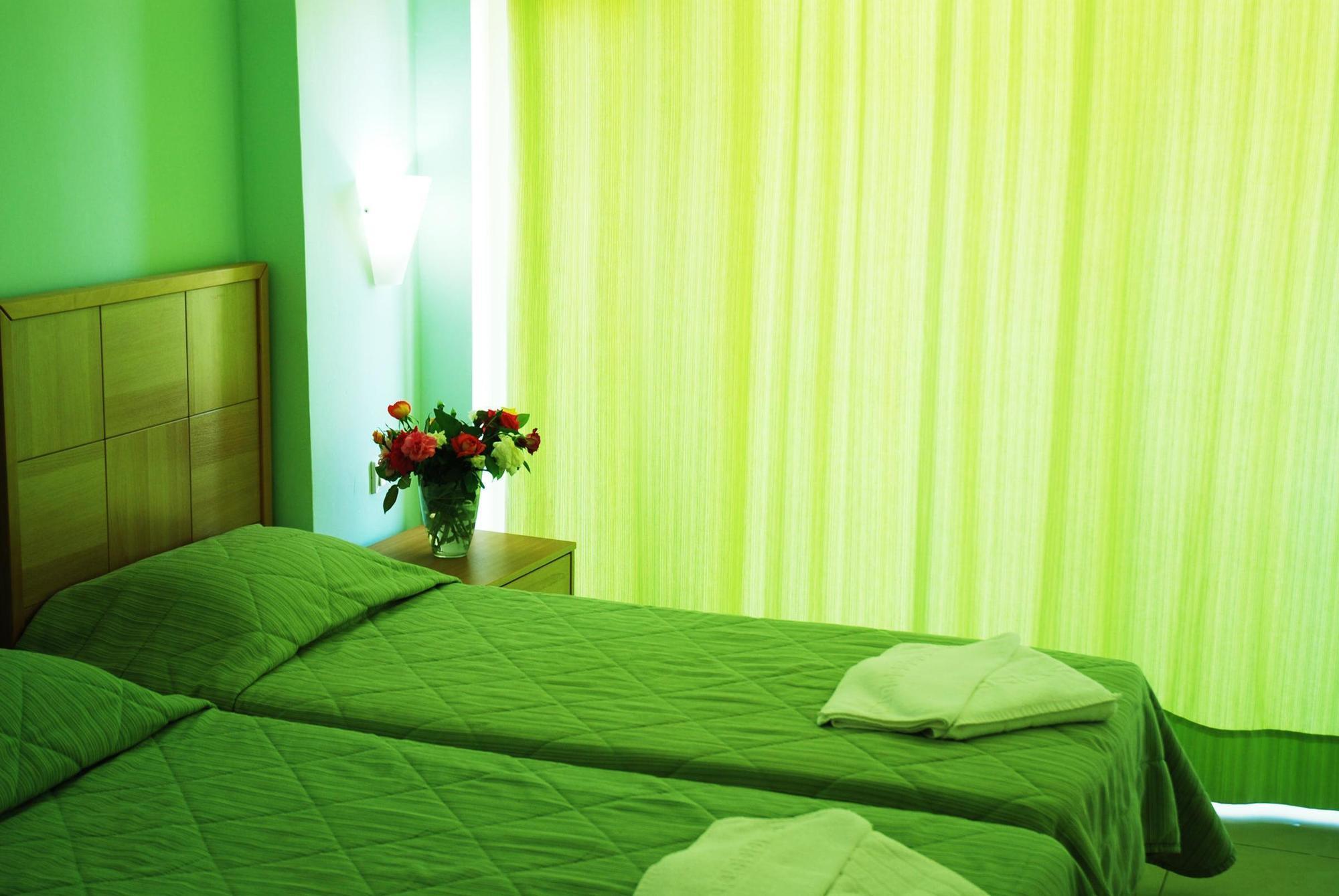 Admiral De Luxe Hotel 2*
