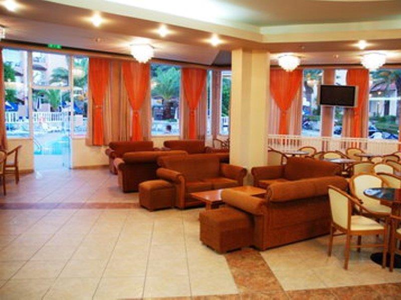 Admiral De Luxe Hotel